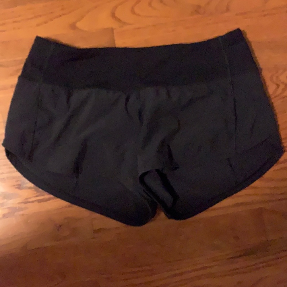 lululemon, size 2 black speed up shorts low rise 2.5
